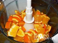 Приготовление творожного пудинга с апельсином и ягодами: шаг 2