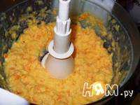 Приготовление творожного пудинга с апельсином и ягодами: шаг 4