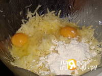 Приготовление котлет из картофеля с начинкой: шаг 2