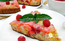 Летний медовый пирог с ягодами