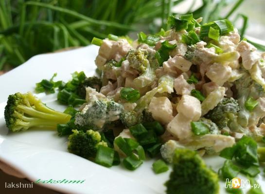 Рецепт Салат с брокколи курицей и брынзой