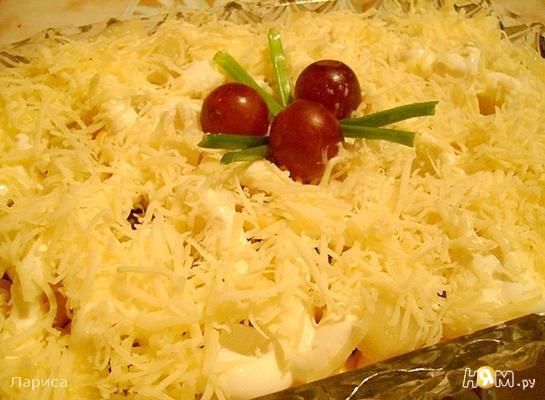 Рецепт Салат с курицей, ананасами и сыром