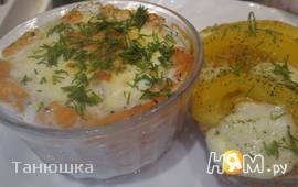 Яйца-пашот с лососем и ароматными тостами