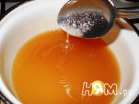 Приготовление апельсинового пряного желе с мандаринами: шаг 4