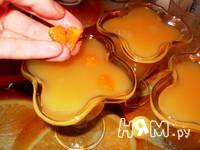 Приготовление апельсинового пряного желе с мандаринами: шаг 7