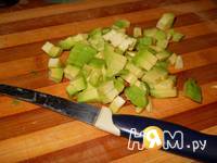 Приготовление салата с креветками и авокадо: шаг 3