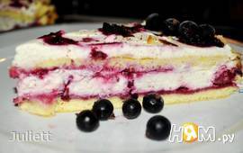 Бисквитный торт с маскарпоне и ягодами