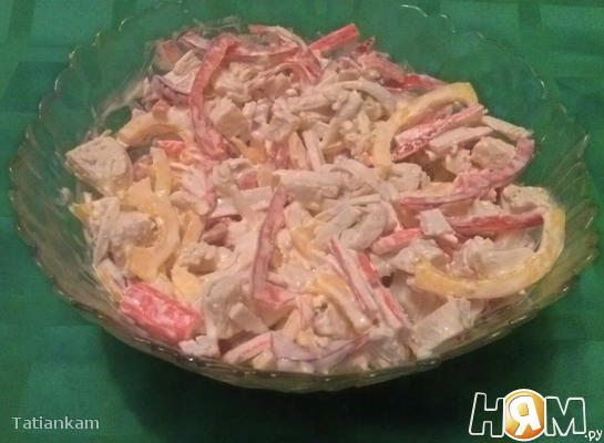 Рецепт Нежный куриный салат с крабовыми палочками