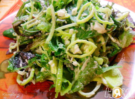 Рецепт Зеленый салат с яйцом и луком-пореем
