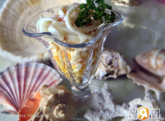 Рецепт Салат из кальмаров с плавленым сыром