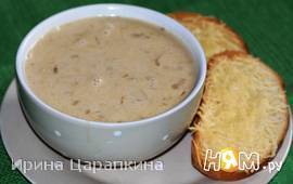 Луково-сырный суп с  гренками