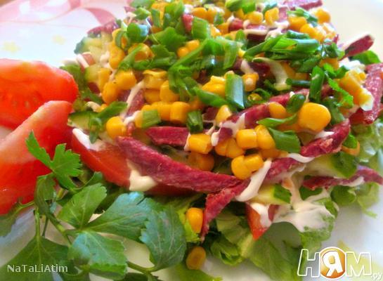 Салат с салями и овощами