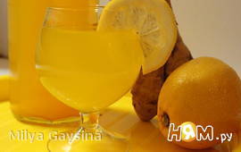 Напиток с имбирем, лимоном и куркумой