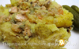 Картофельное пюре с лососем в мультиварке