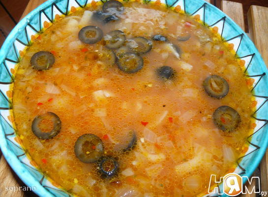 Постный томатный суп с оливками