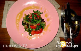 Салат постный  со шпинатом и  ржаными гренками 