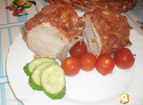 Мясо в томатном соке с луком и специями