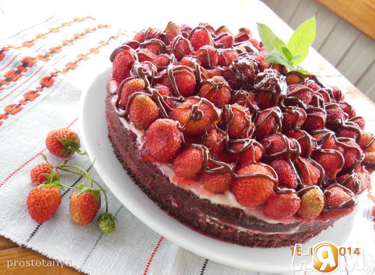 Рецепт Шоколадный торт с желированной клубникой