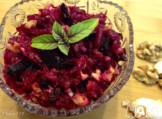 Рецепт Салат из свеклы с черносливом и грецкими орехами