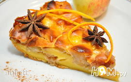 Ароматный яблочно-клубничный пирог с ирисками