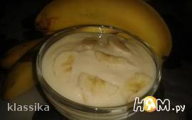 Ванильный пудинг с бананом и печеньем