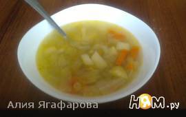 Овощной суп с горошком и капустой