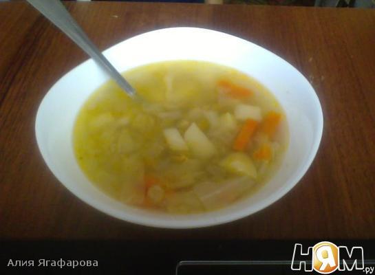 Овощной суп с горошком и капустой