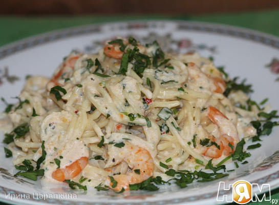 Рецепт Спагетти в чесночно-сливочном соусе с креветками