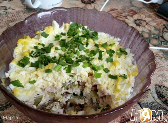 Рецепт Слоеный салат с курицей, ветчиной и грибами