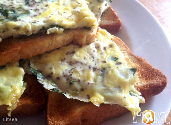 Рецепт Яичница с зеленью и сыром на завтрак