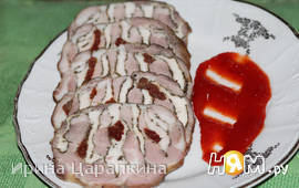 Свинина фаршированная курицей и вялеными томатами
