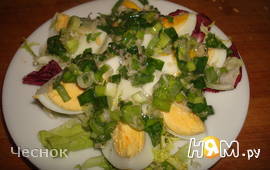 Салат с яйцом и зеленым луком