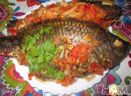 Рыба, запеченная с овощами.