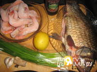 Приготовление рыбного супа с креветочными пельменями: шаг 1