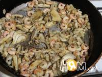 Приготовление омлета с креветками и грибами: шаг 3