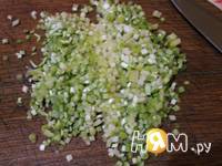 Приготовление салата с черемшой и огурцом: шаг 1