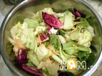 Приготовление легкого витаминного салатика: шаг 5