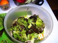 Приготовление салата весеннего: шаг 3