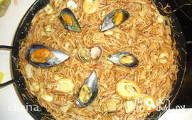 Жареные макароны  с морепродуктами(Fideuà)