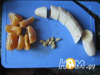 Приготовление смузи с бананом и мандарином: шаг 1
