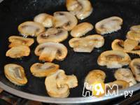 Приготовление омлета с грибами и зеленым луком: шаг 6