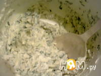 Приготовление салата из огурцов с мятой: шаг 3