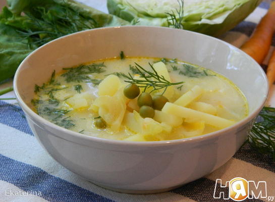 Сырный суп с горошком и капустой