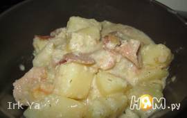 Картофель с беконом в сливочном соусе