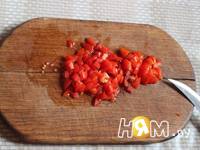 Приготовление салата из рукколы с грибами и томатами: шаг 3