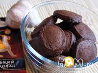 Приготовление шоколадного печенья с чесноком: шаг 8