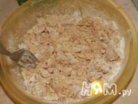 Приготовление пирога из ревеня с карамельной крошкой: шаг 3
