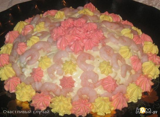 Салат-торт с креветками и ананасами