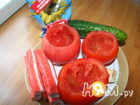 Приготовление пикантных помидорчиков с крабами: шаг 1