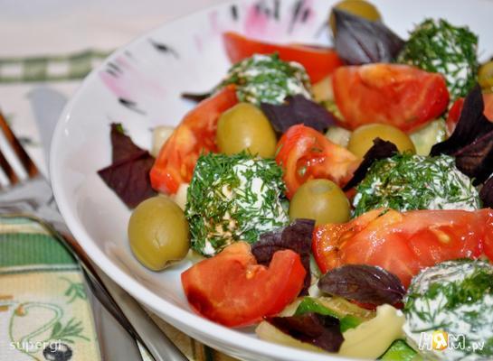 Рецепт Овощной салат с творожными шариками "Краски лета"